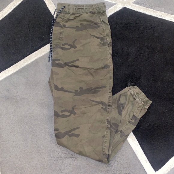 Camo American Eagle joggers. Size Medium Tall. - Picture 1 of 4
